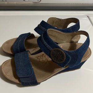 Denim colored strappy sandal. So cute with jeans, dresses, or dress pants.